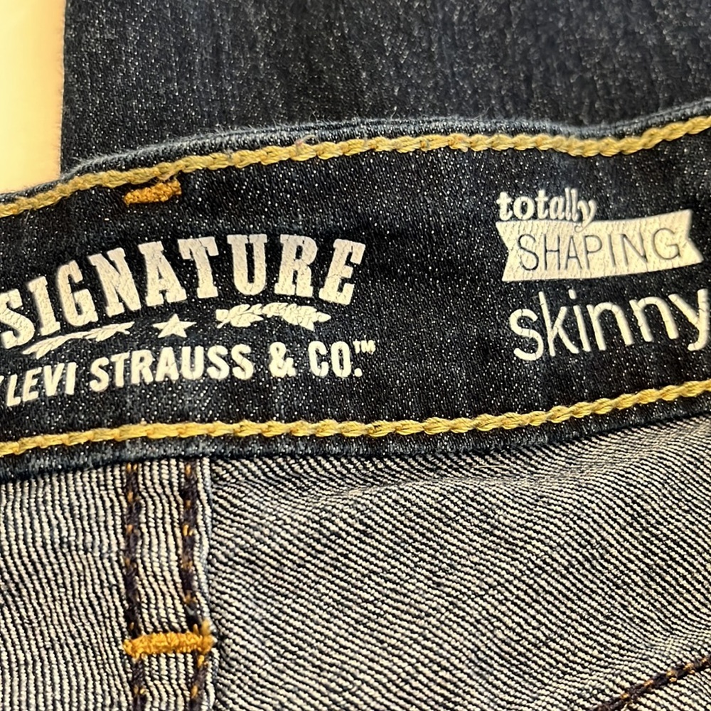 Levi’s - Picture 2 of 5
